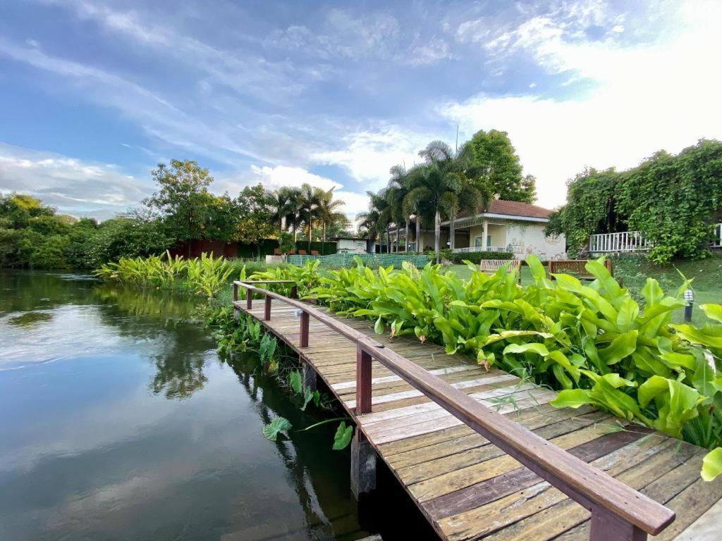 Ruen Maihom Riverside Cottage Kanchanaburi City Exterior photo