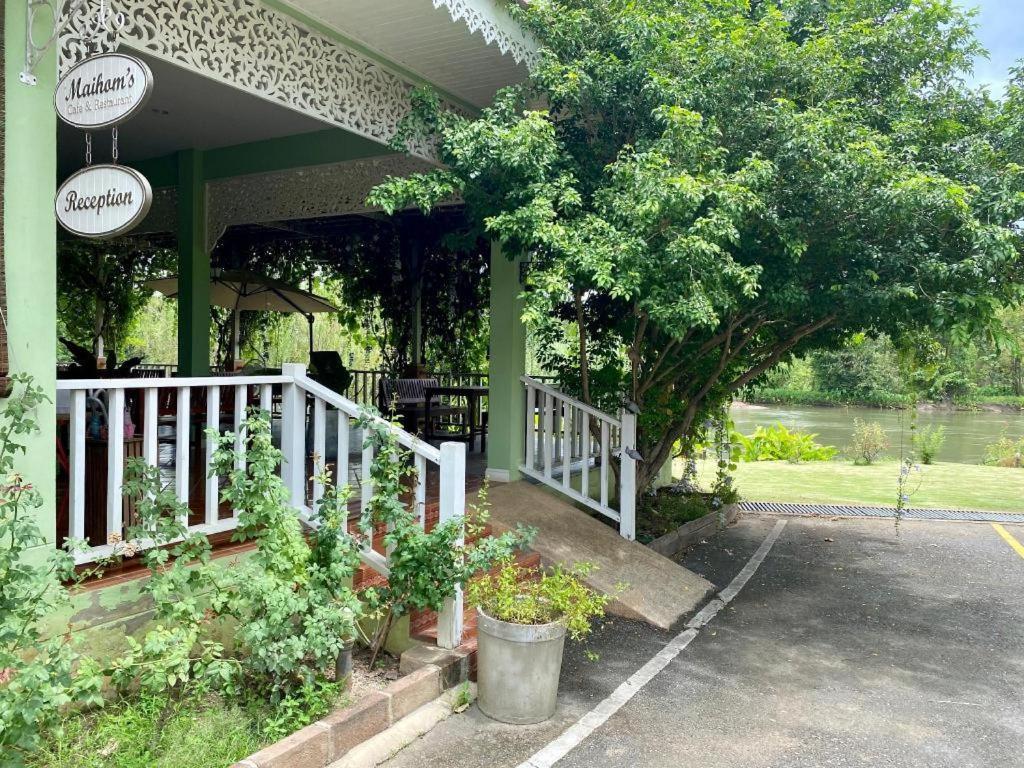 Ruen Maihom Riverside Cottage Kanchanaburi City Exterior photo