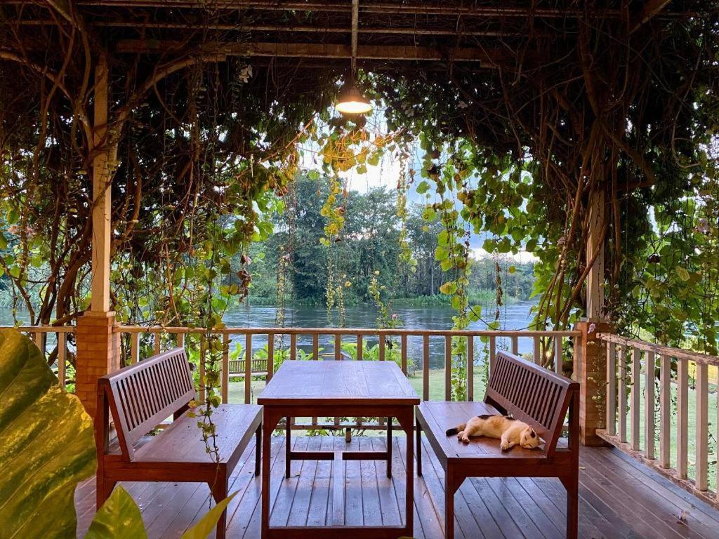 Ruen Maihom Riverside Cottage Kanchanaburi City Exterior photo