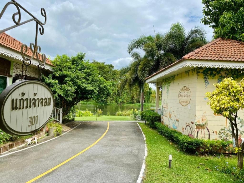 Ruen Maihom Riverside Cottage Kanchanaburi City Exterior photo