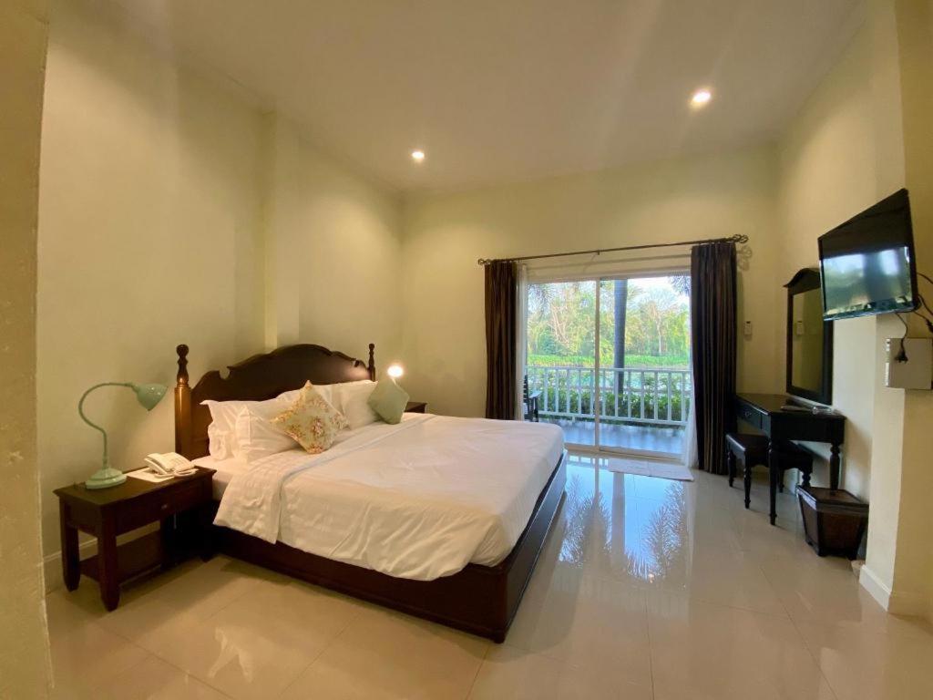 Ruen Maihom Riverside Cottage Kanchanaburi City Exterior photo