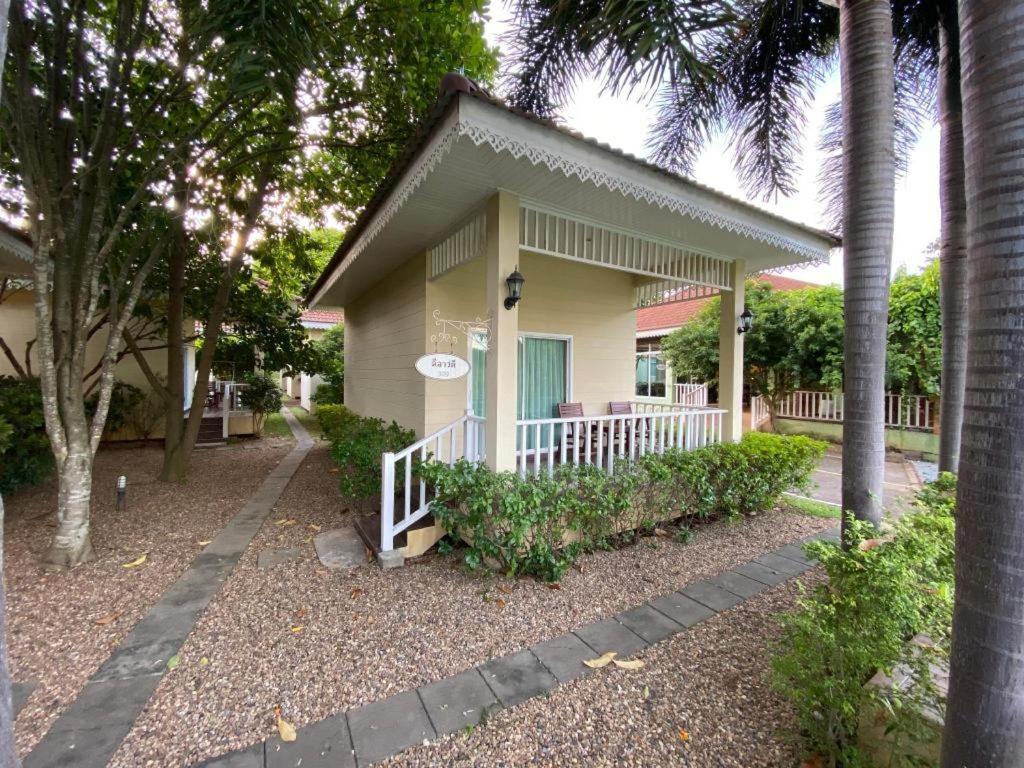 Ruen Maihom Riverside Cottage Kanchanaburi City Exterior photo