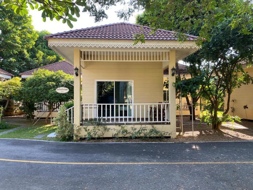 Ruen Maihom Riverside Cottage Kanchanaburi City Exterior photo