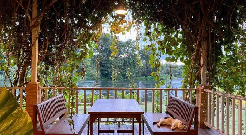 Ruen Maihom Riverside Cottage Kanchanaburi City Exterior photo